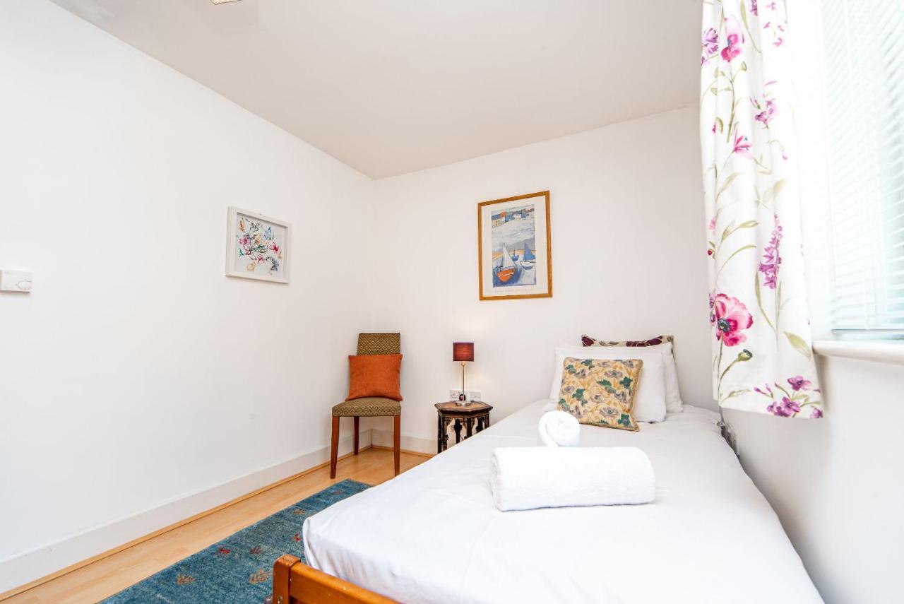 Pass The Keys Delightful Apartment Close To River In Se16 London Exterior photo